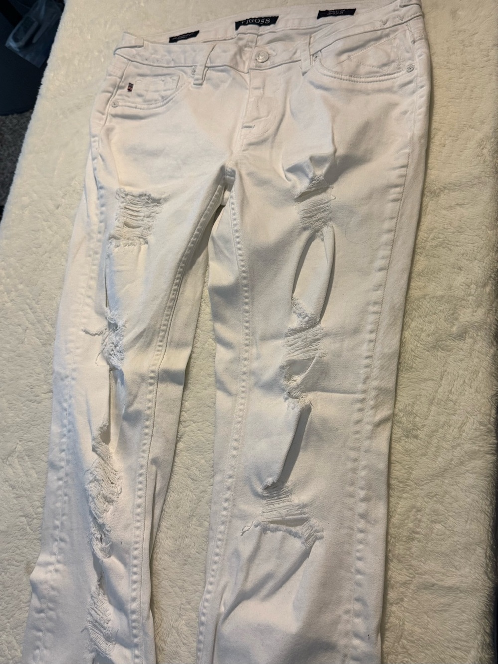 Ripped White Women’s Jeans by PacSun